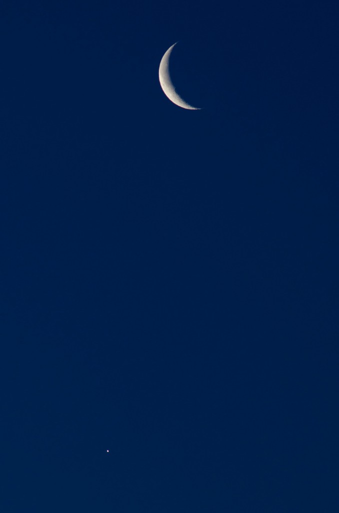 Moon and Venus, 1/50s at f/5.6, Nikon D7000, 180mm f/2.8, cropped