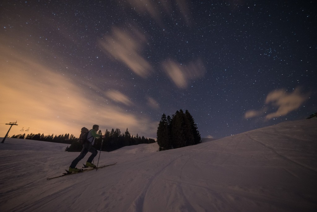 A quick shot during our ascent to the summit of the Nob moutain. Nikon D750, ISO 3200, 25s, Samyang 14mm at f/3.5