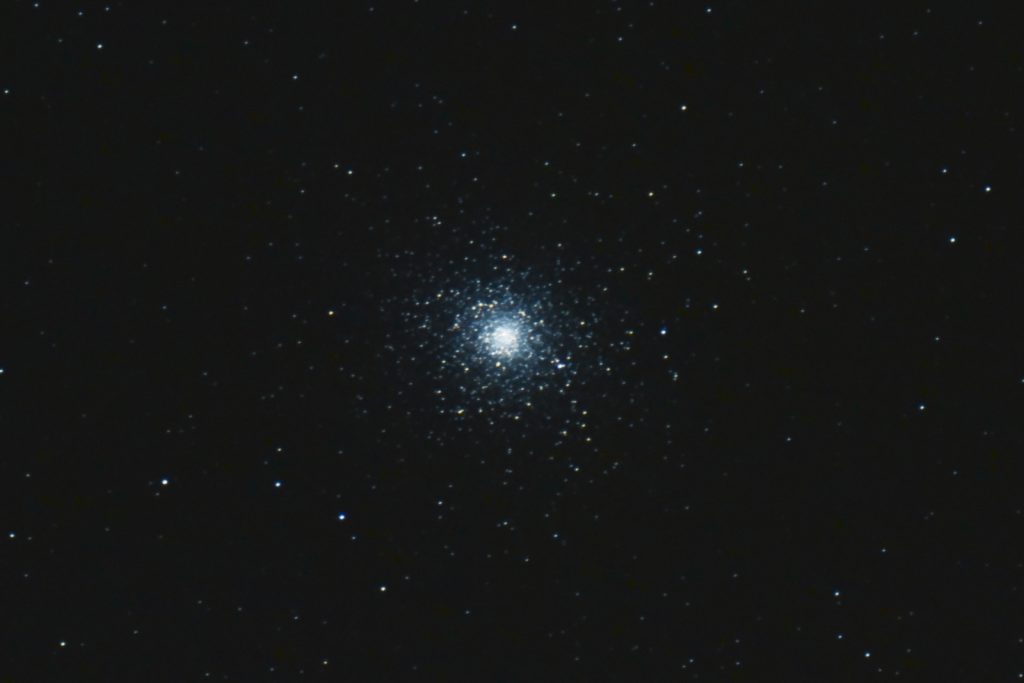 M5, 7x30s, ISO 3200, Nikon D750, Astro-Physics 127mm f/8, JPEG, not flats, dark or bias